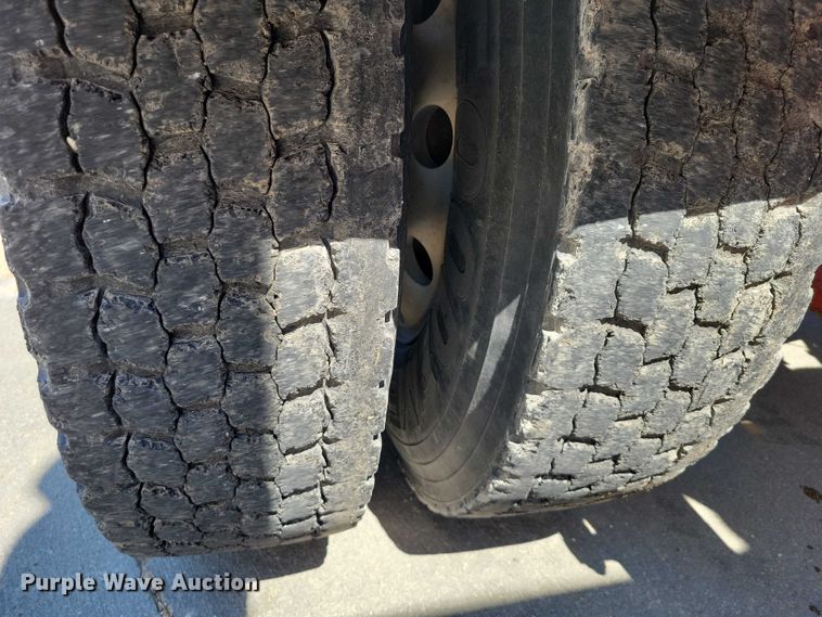 image for item DX7116 2002 Sterling AT9500 semi truck