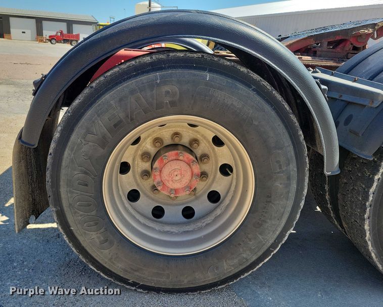 image for item DX7116 2002 Sterling AT9500 semi truck