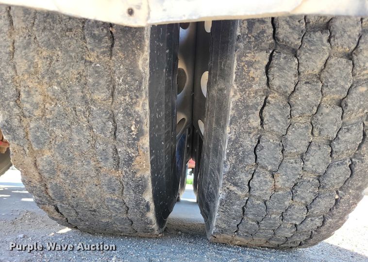 image for item DX7116 2002 Sterling AT9500 semi truck