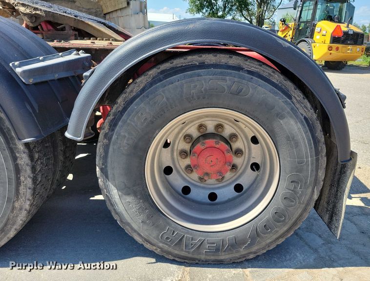 image for item DX7116 2002 Sterling AT9500 semi truck