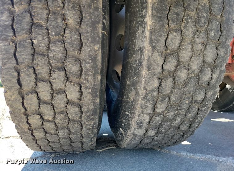 image for item DX7116 2002 Sterling AT9500 semi truck