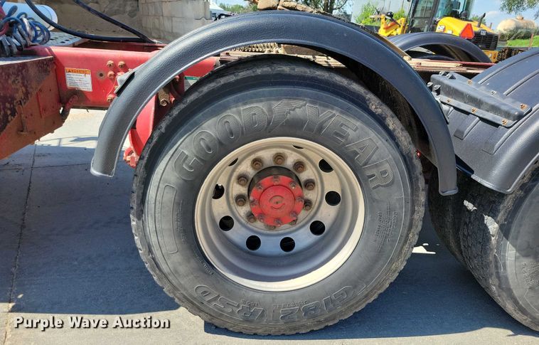 image for item DX7116 2002 Sterling AT9500 semi truck