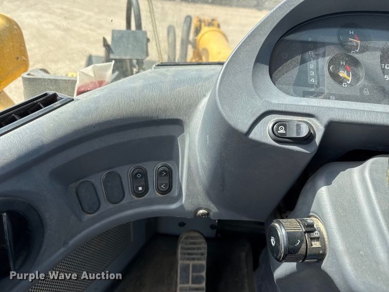 image for item DY0217 2009 Komatsu WA320-6 wheel loader