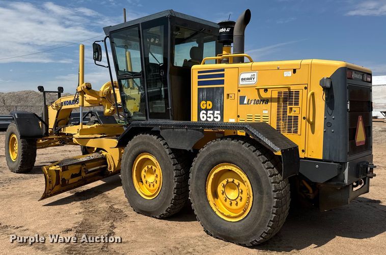 image for item DY0218 2005 Komatsu  GD655-3C motor grader