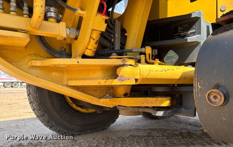 image for item DY0218 2005 Komatsu  GD655-3C motor grader