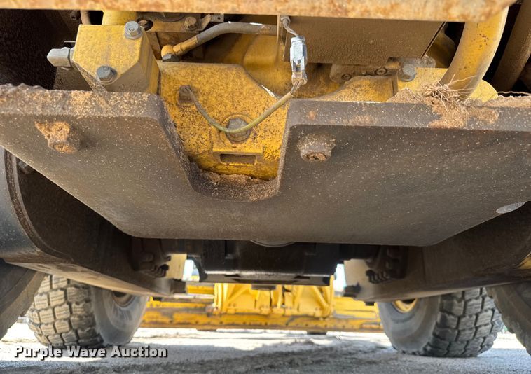 image for item DY0218 2005 Komatsu  GD655-3C motor grader