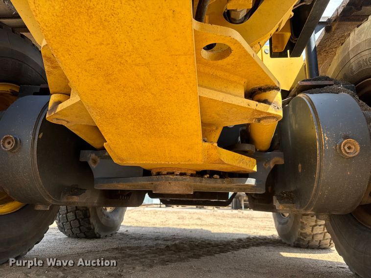 image for item DY0218 2005 Komatsu  GD655-3C motor grader