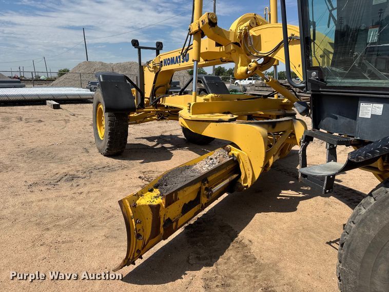 image for item DY0218 2005 Komatsu  GD655-3C motor grader