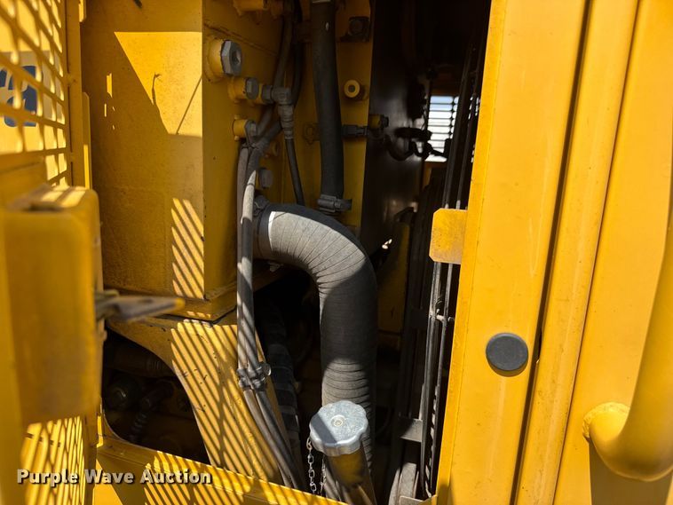 image for item DY0218 2005 Komatsu  GD655-3C motor grader