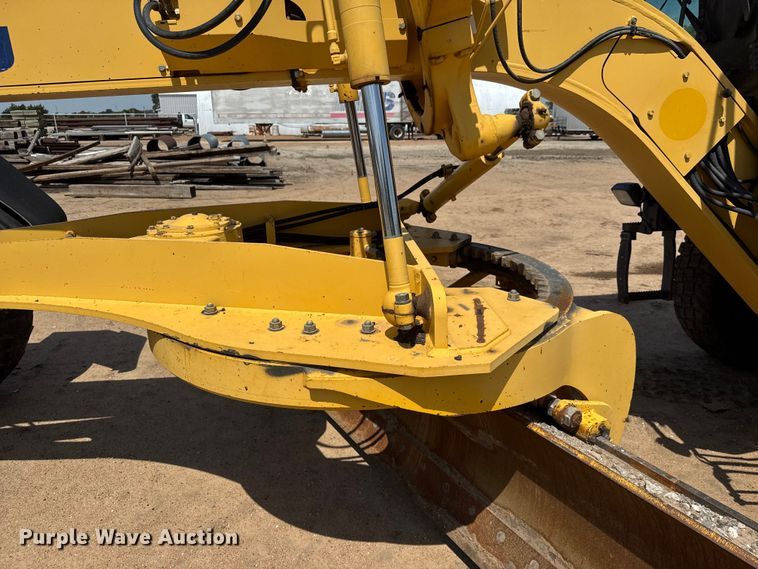 image for item DY0218 2005 Komatsu  GD655-3C motor grader