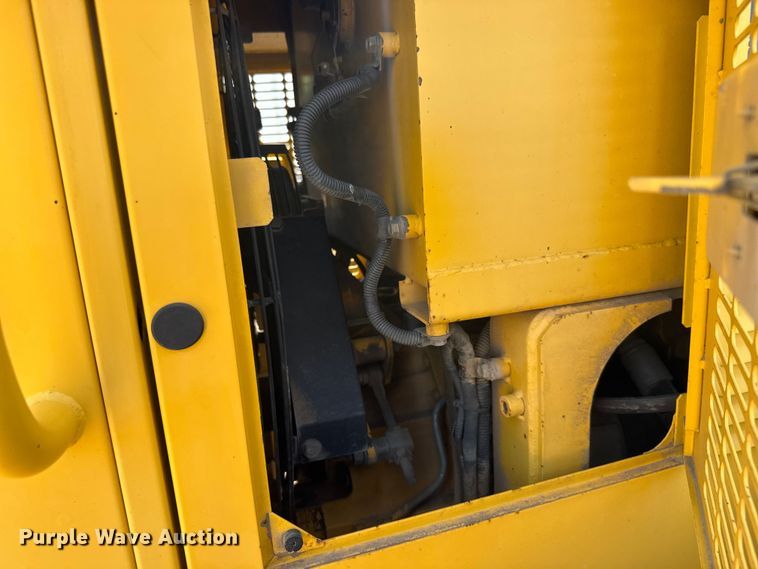 image for item DY0218 2005 Komatsu  GD655-3C motor grader