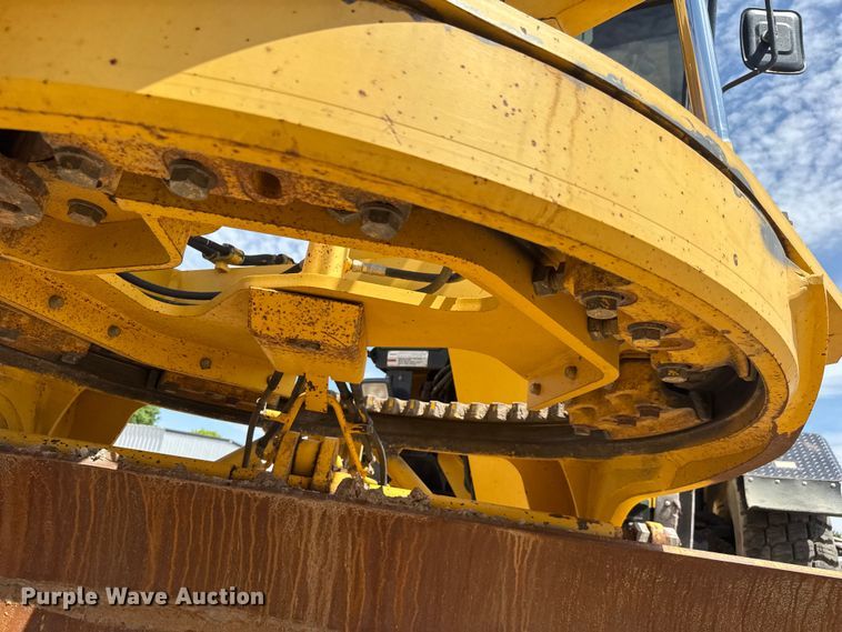 image for item DY0218 2005 Komatsu  GD655-3C motor grader