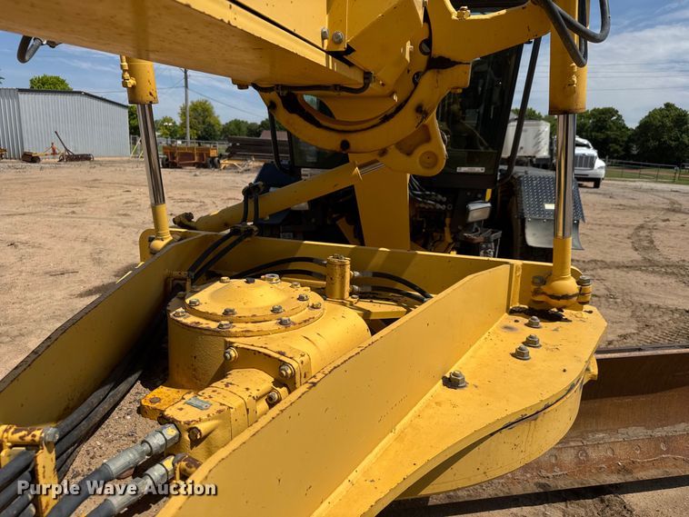 image for item DY0218 2005 Komatsu  GD655-3C motor grader