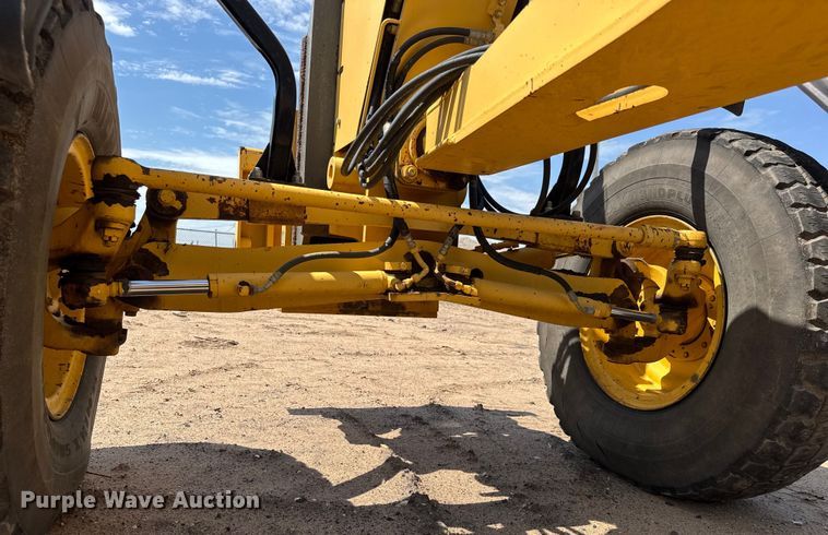 image for item DY0218 2005 Komatsu  GD655-3C motor grader