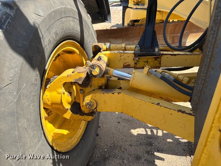 image for item DY0218 2005 Komatsu  GD655-3C motor grader