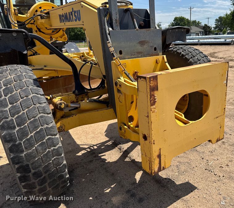 image for item DY0218 2005 Komatsu  GD655-3C motor grader