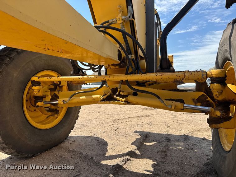 image for item DY0218 2005 Komatsu  GD655-3C motor grader