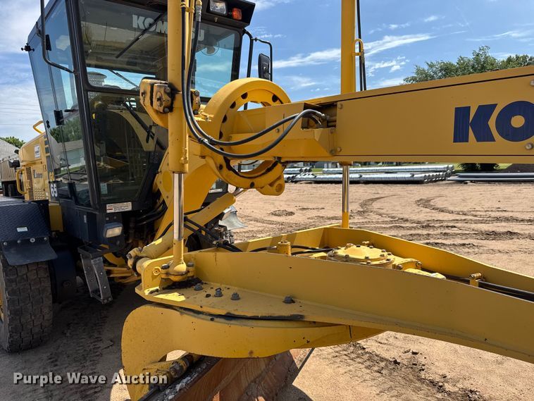 image for item DY0218 2005 Komatsu  GD655-3C motor grader