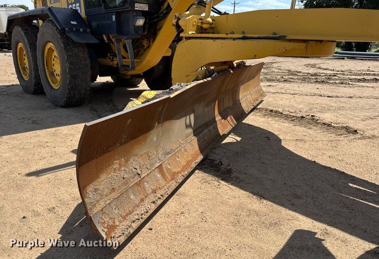 image for item DY0218 2005 Komatsu  GD655-3C motor grader