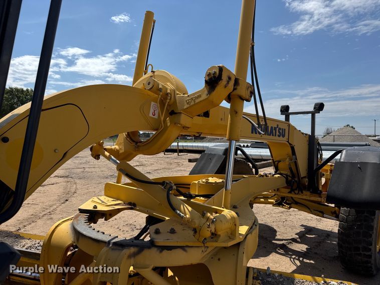 image for item DY0218 2005 Komatsu  GD655-3C motor grader