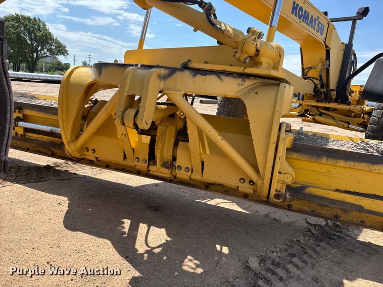 image for item DY0218 2005 Komatsu  GD655-3C motor grader