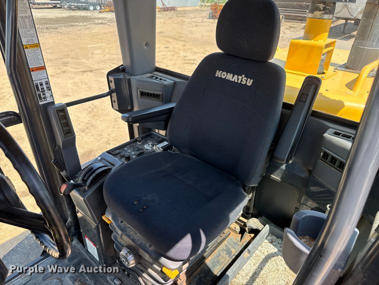 image for item DY0218 2005 Komatsu  GD655-3C motor grader