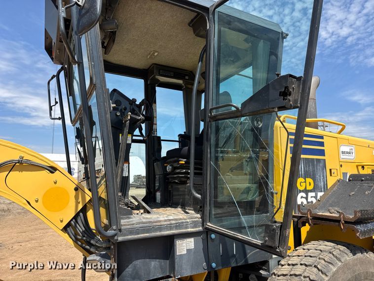 image for item DY0218 2005 Komatsu  GD655-3C motor grader