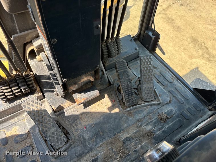 image for item DY0218 2005 Komatsu  GD655-3C motor grader