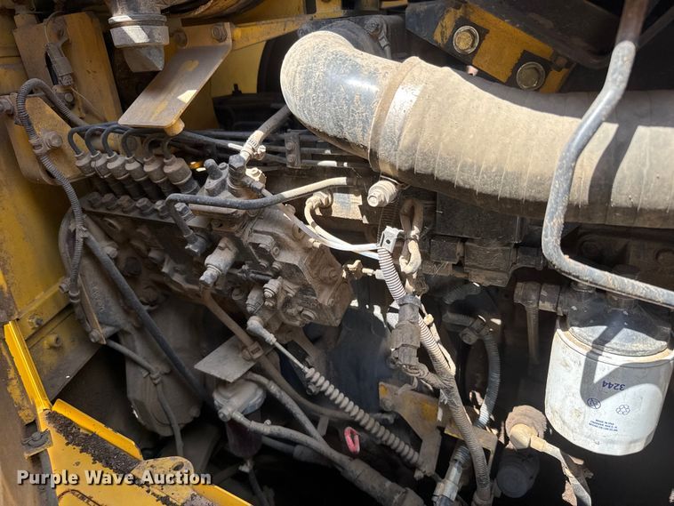 image for item DY0218 2005 Komatsu  GD655-3C motor grader