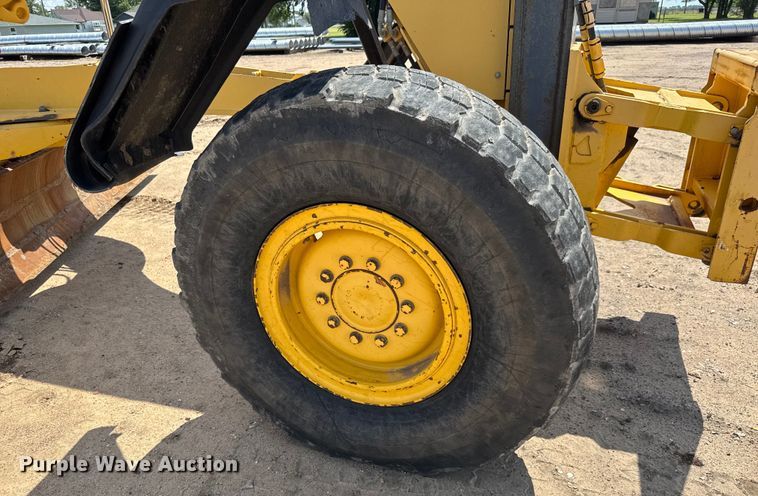 image for item DY0218 2005 Komatsu  GD655-3C motor grader