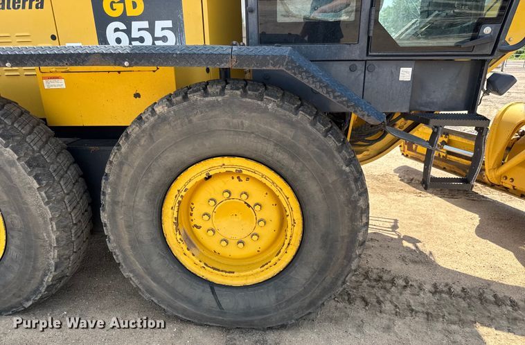 image for item DY0218 2005 Komatsu  GD655-3C motor grader