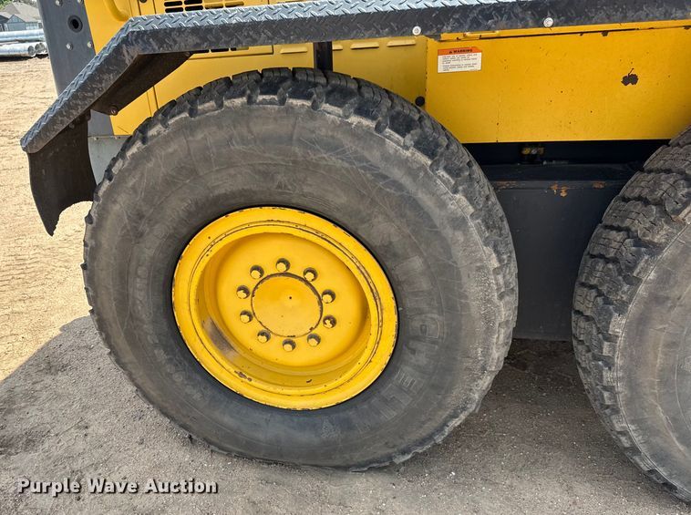 image for item DY0218 2005 Komatsu  GD655-3C motor grader