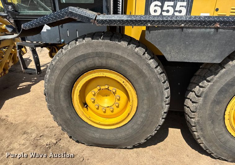 image for item DY0218 2005 Komatsu  GD655-3C motor grader