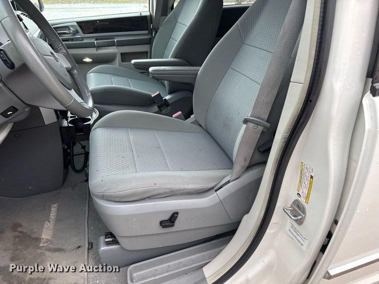 image for item DY0224 2010 Dodge Grand Caravan SXT van