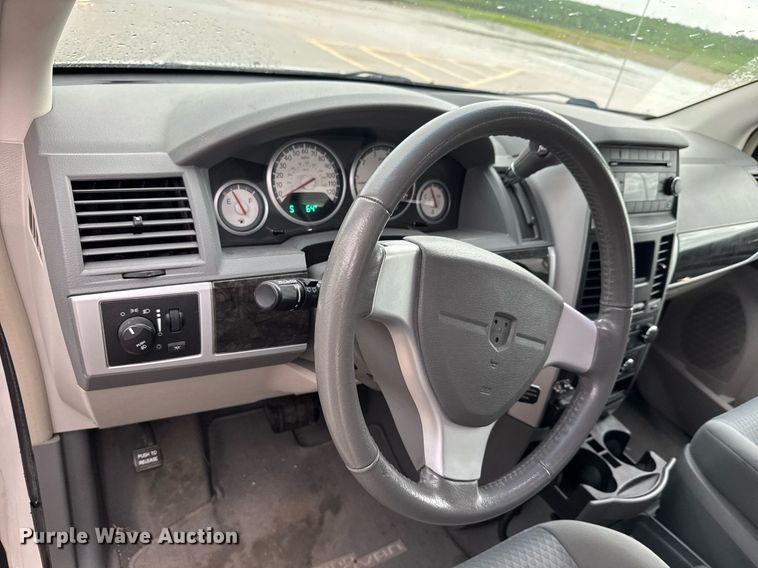 image for item DY0224 2010 Dodge Grand Caravan SXT van