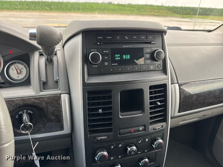 image for item DY0224 2010 Dodge Grand Caravan SXT van