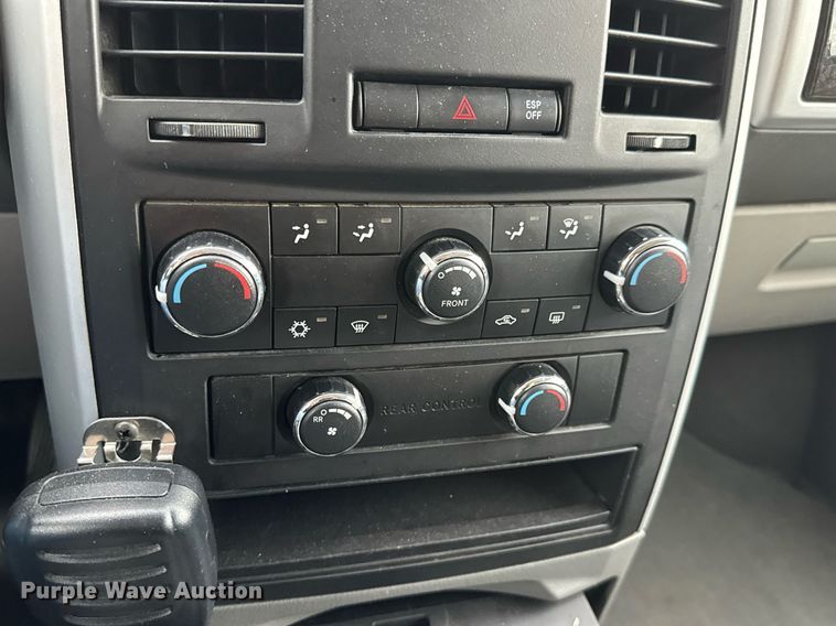 image for item DY0224 2010 Dodge Grand Caravan SXT van