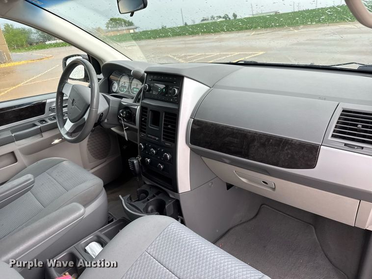 image for item DY0224 2010 Dodge Grand Caravan SXT van