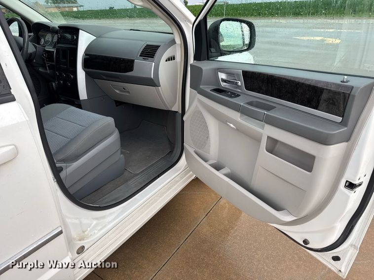 image for item DY0224 2010 Dodge Grand Caravan SXT van