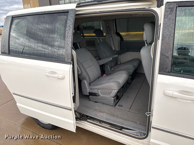 image for item DY0224 2010 Dodge Grand Caravan SXT van