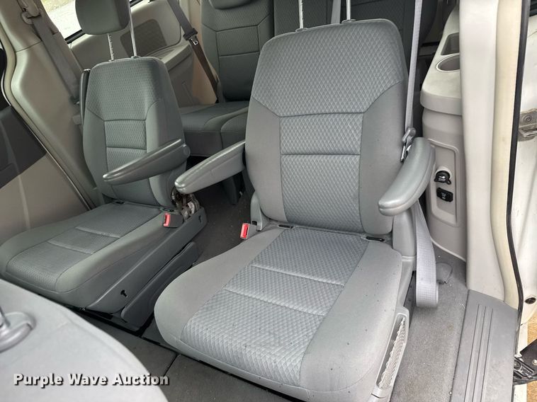 image for item DY0224 2010 Dodge Grand Caravan SXT van