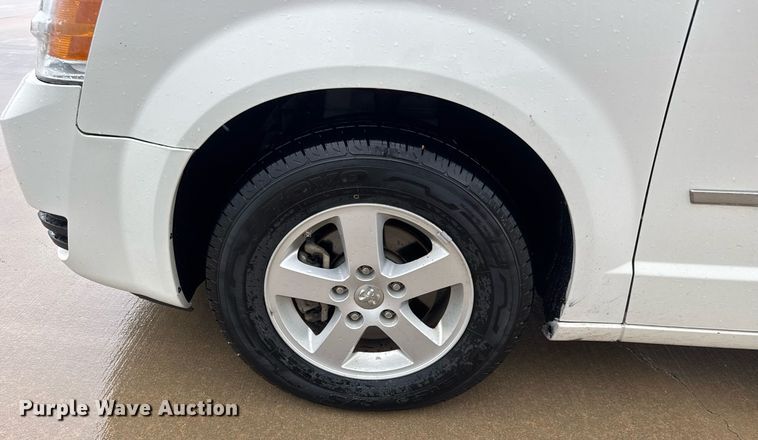 image for item DY0224 2010 Dodge Grand Caravan SXT van