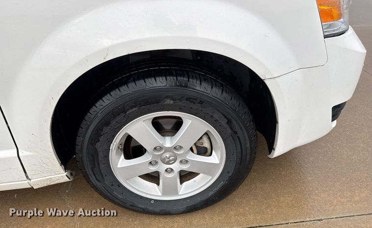 image for item DY0224 2010 Dodge Grand Caravan SXT van