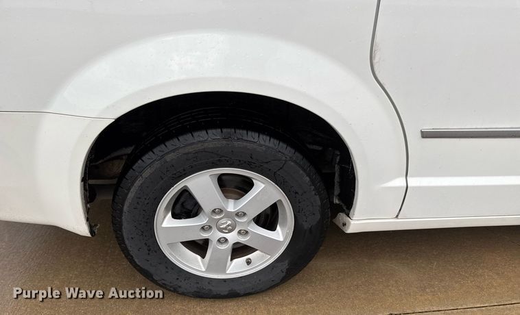 image for item DY0224 2010 Dodge Grand Caravan SXT van
