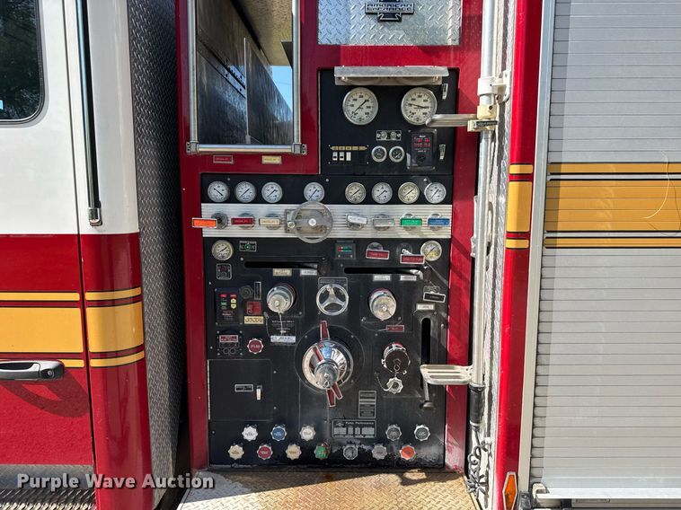 image for item DY0225 2004 Freightliner  Eagle pumper fire truck