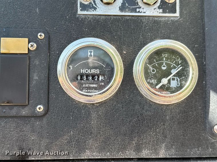 image for item DY0225 2004 Freightliner  Eagle pumper fire truck