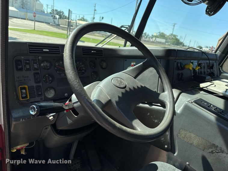 image for item DY0225 2004 Freightliner  Eagle pumper fire truck