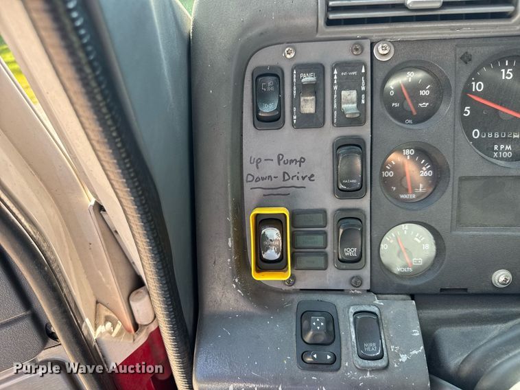 image for item DY0225 2004 Freightliner  Eagle pumper fire truck