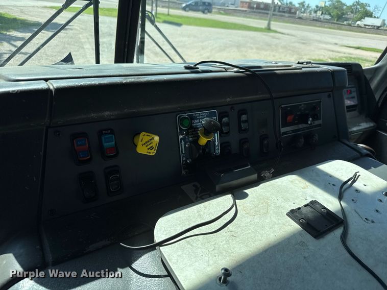 image for item DY0225 2004 Freightliner  Eagle pumper fire truck