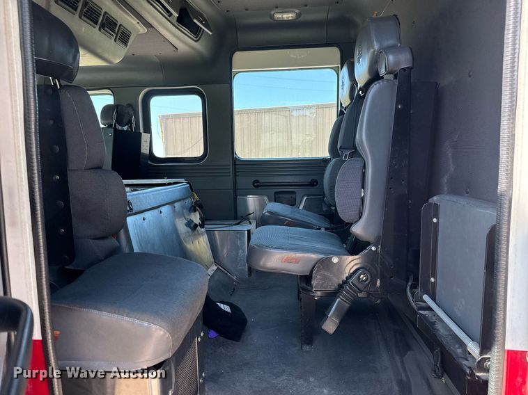 image for item DY0225 2004 Freightliner  Eagle pumper fire truck